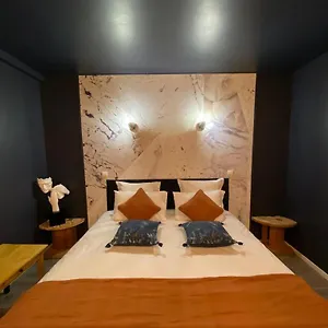 Charmes En Le Charme Poetique Bed & Breakfast
