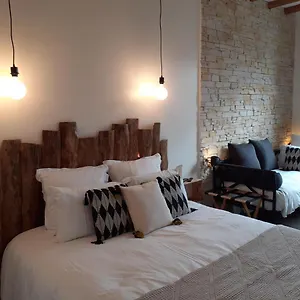 Charmes En Le Charme Atypique Bed & Breakfast