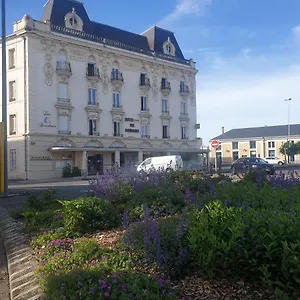 Logis Des Bourbons Hotel